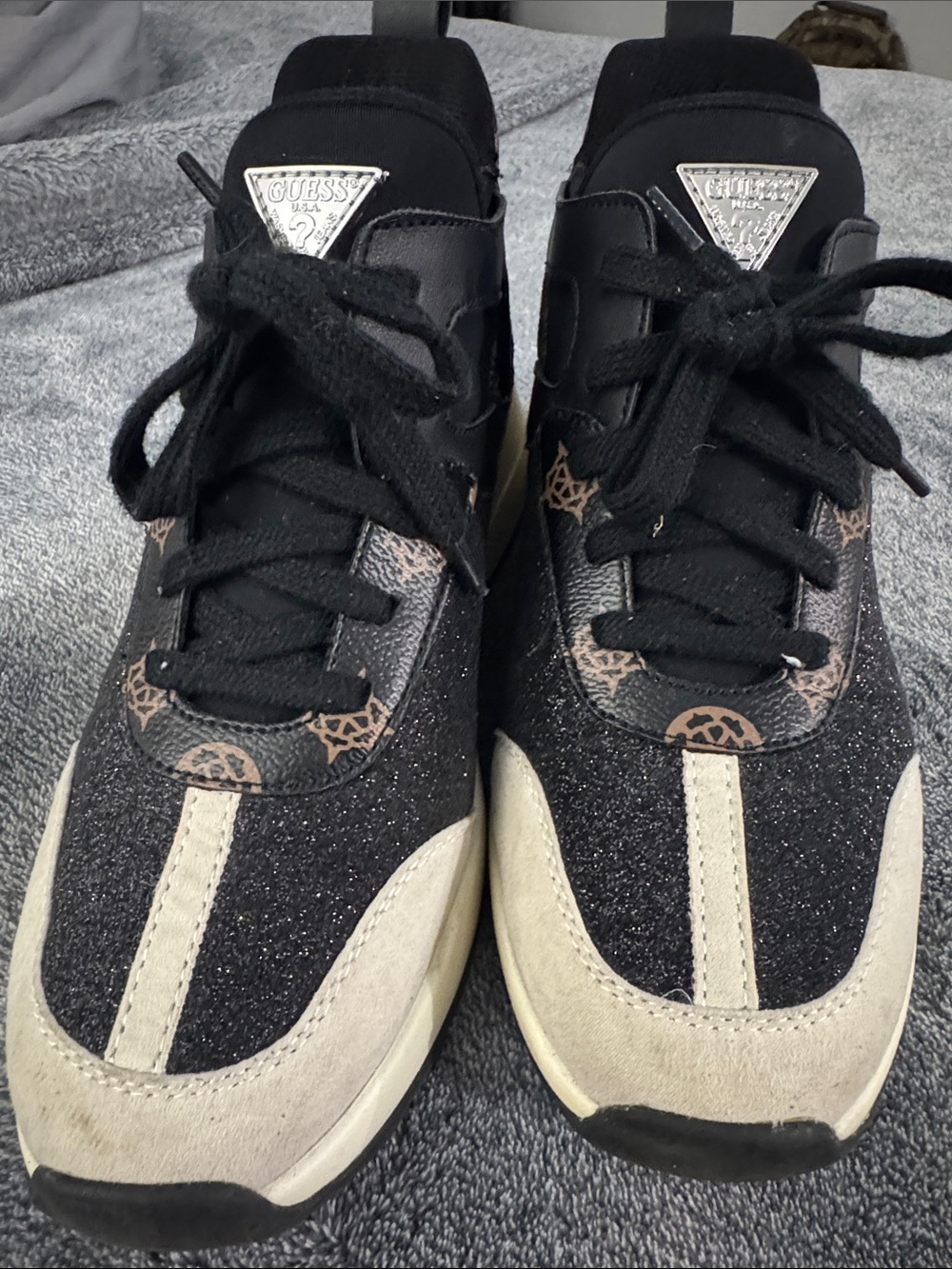 GUESS Woman Black and Beige Logo Detail Glitter Accent Sneakers